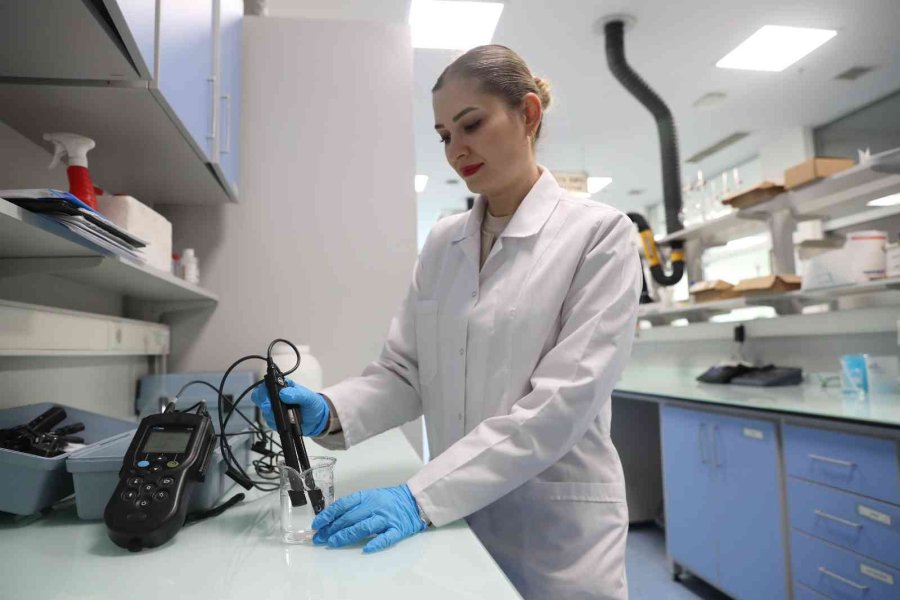 Antalya’da su kalitesi laboratuvarda ölçülüyor
