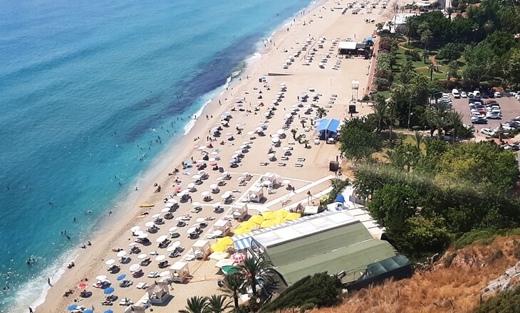 Damlataş Plajı sahil şeridi