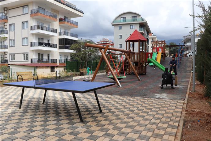 Oba Mahallesi çocuk parkında oyun alanı