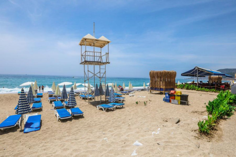 Alanya sahilinde gözetleme kulesi