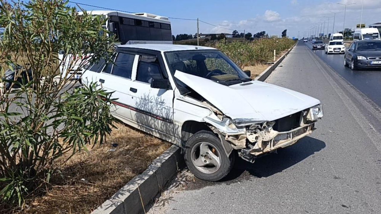 Manavgat’ta hasarlı otomobil refüjde kaldı