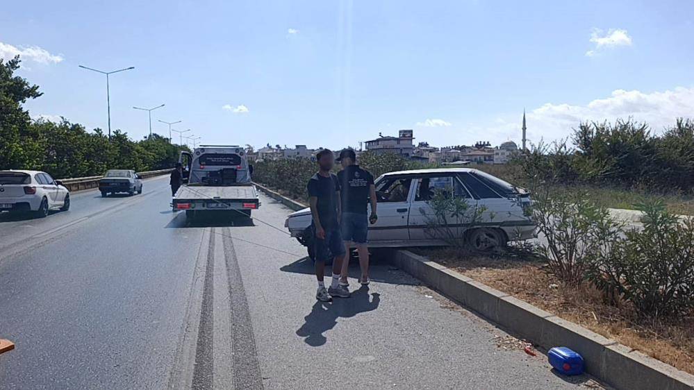 Manavgat’ta araç çekici önünde bekledi