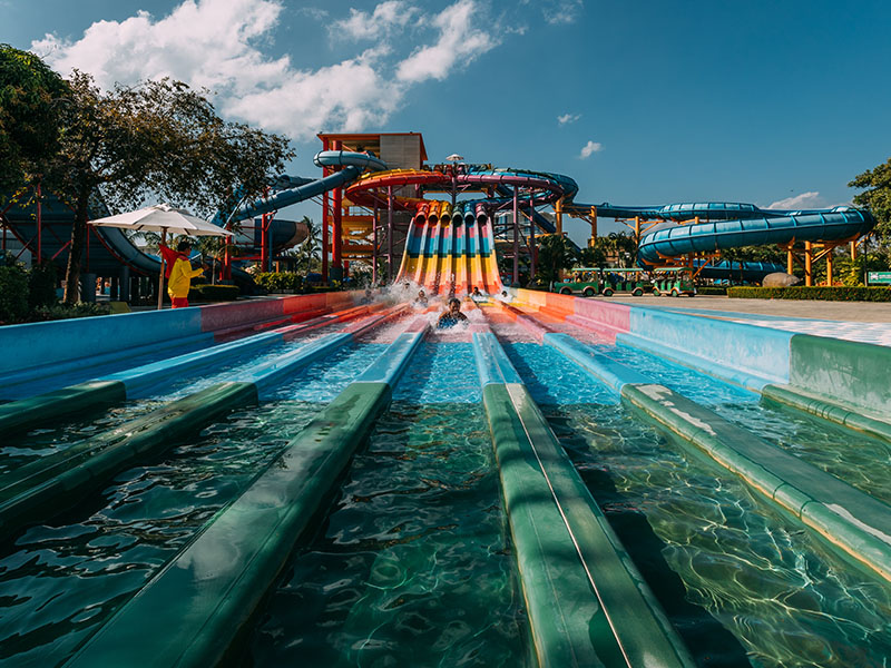 Phuket tesisindeki su parkı alanı