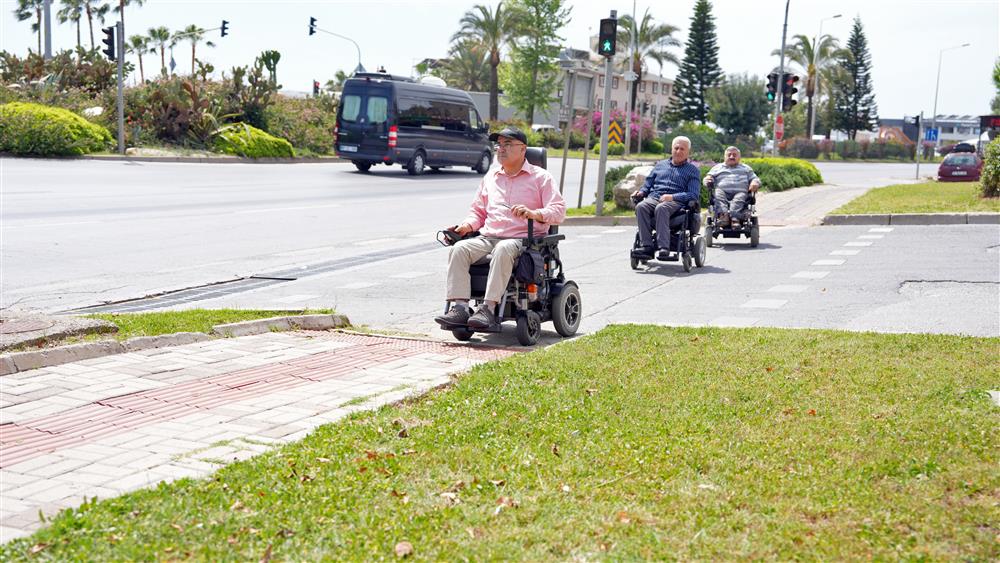 Alanya Çevreyolu’nda erişilebilir rampa kullanımı