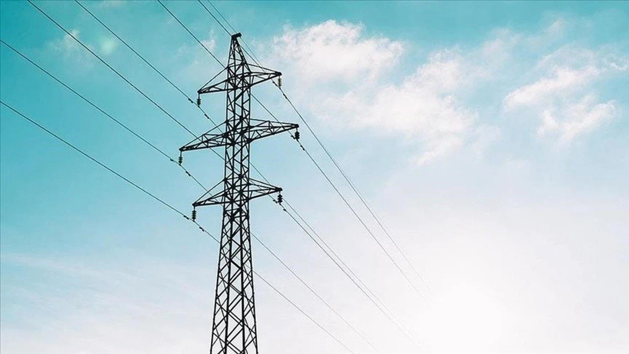 Türkiye’de elektrik iletim hattı görüntüsü