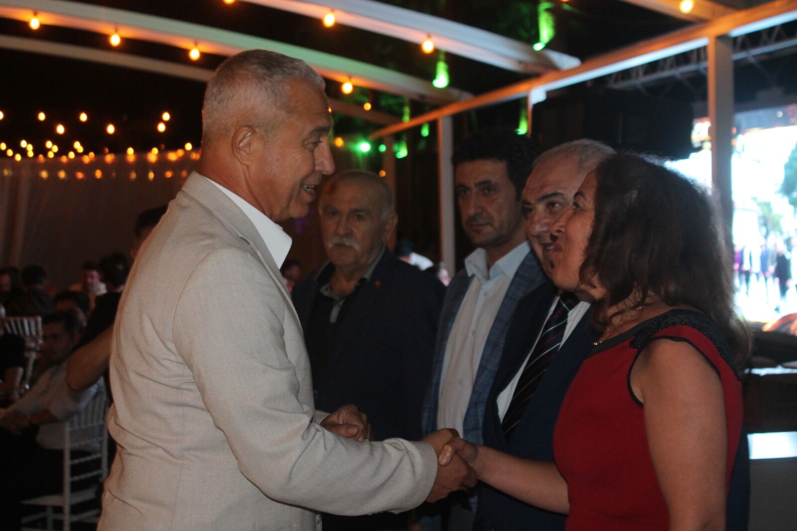 Alanya’da gazeteciler gecede selamlaşıyor