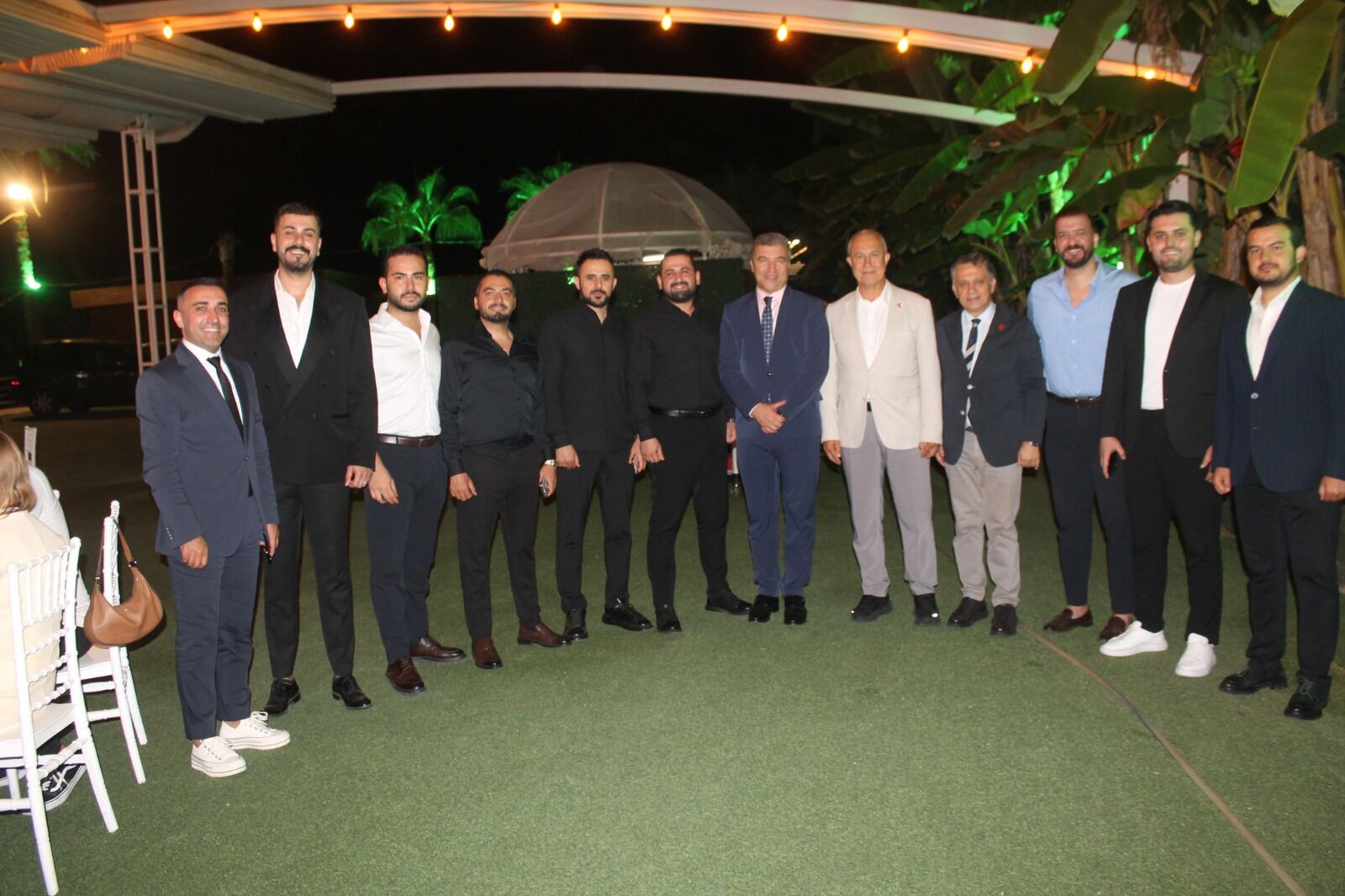 Alanya’da katılımcılar gecede toplu poz verdi