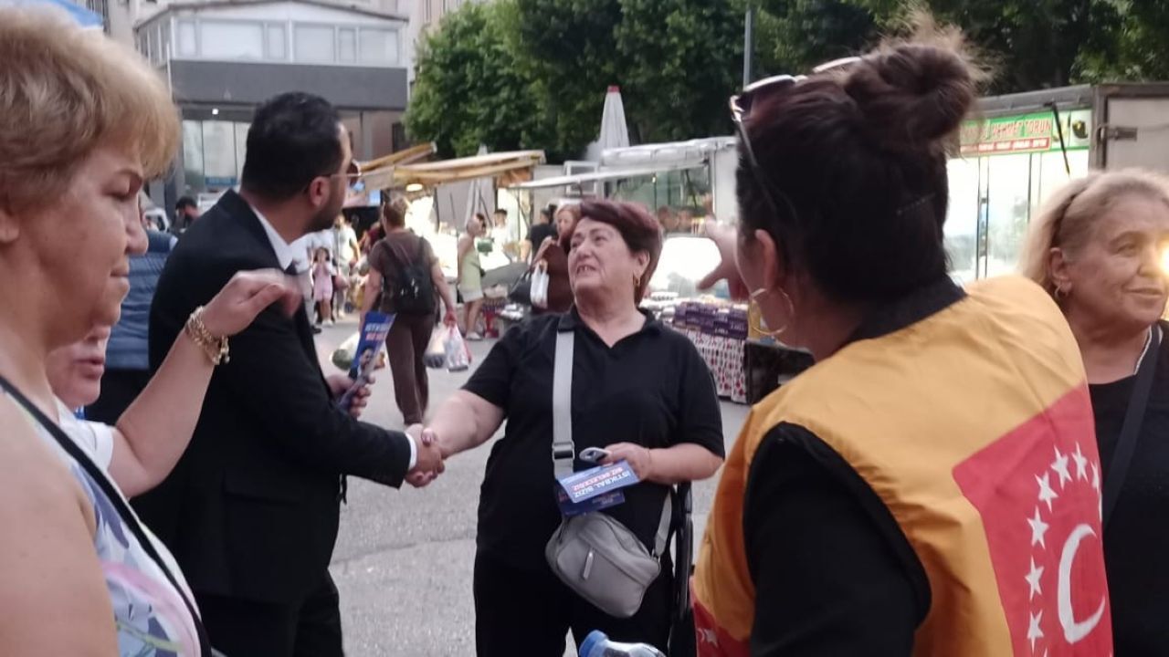 Muratpaşa’da teşkilat üyeleri saha çalışmasında
