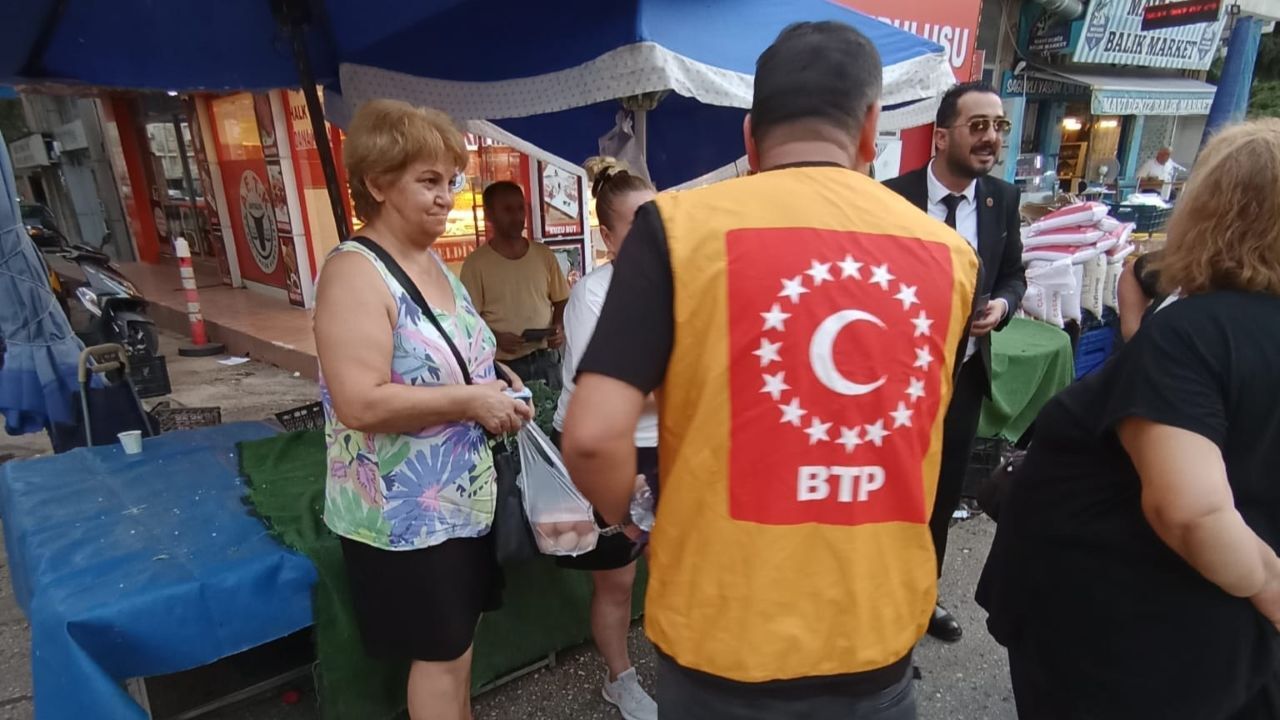 Cuma Pazarı çevresinde vatandaşlarla temas