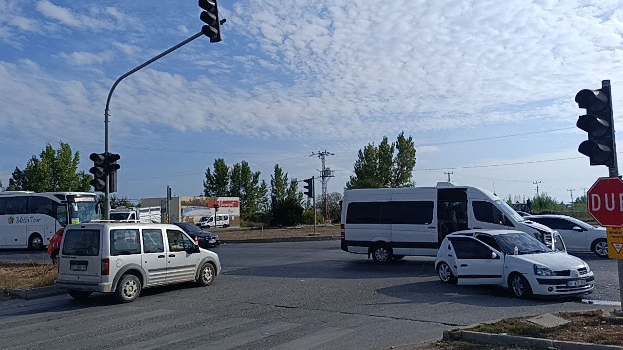 D-400’de kaza sonrası yol görünümü