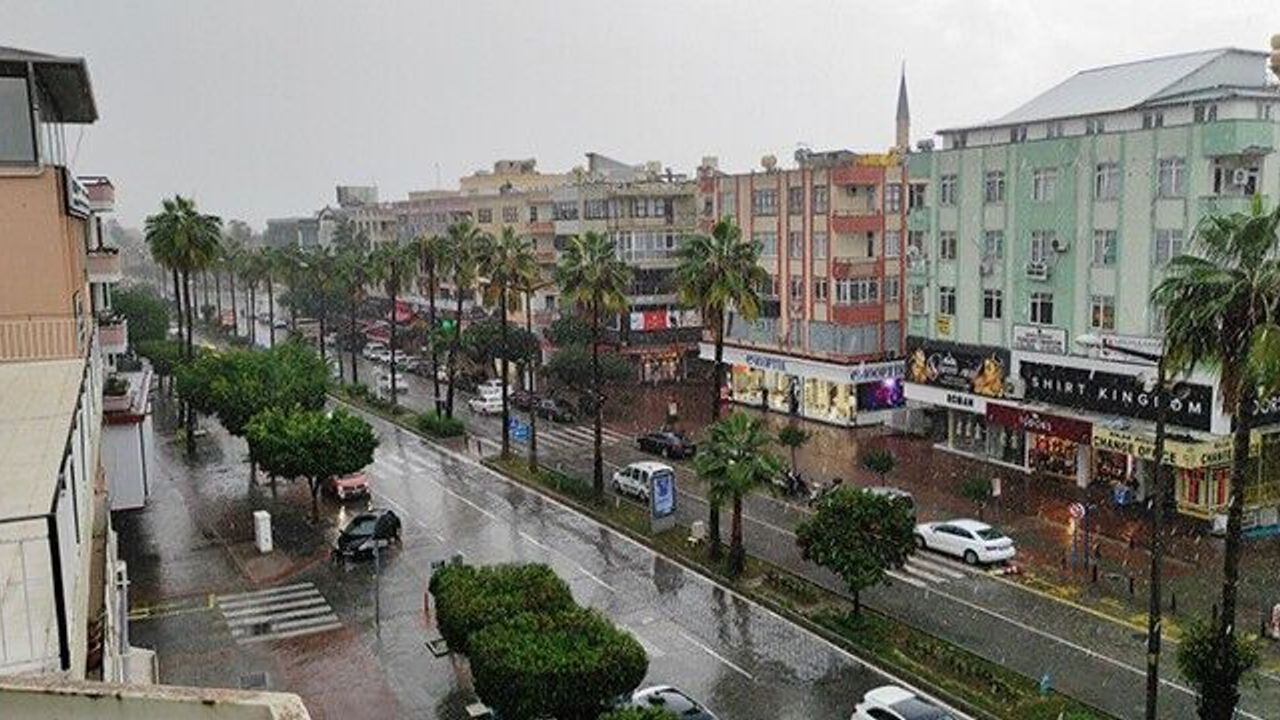 Alanya’da yağışlı hava kentte etkili oluyor