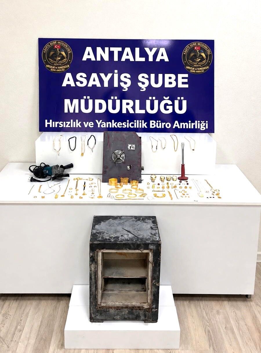 Kepez’de ele geçirilen eşyalar kayıt altına alındı