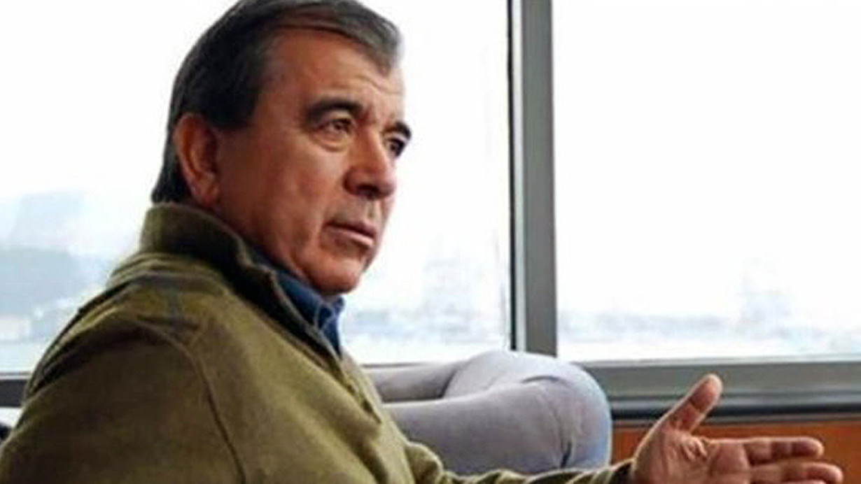 Enver Altaylı arşiv görüntüsünde konuşuyor