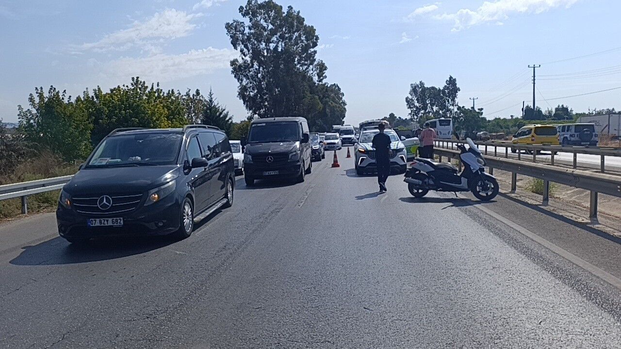 Alanya-Manavgat yolunda kaza sonrası trafik