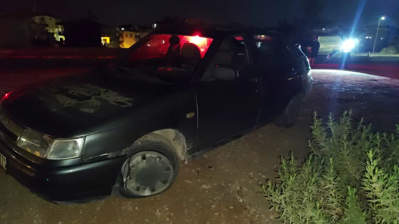 Manavgat’ta hasarlı otomobil gece görüntülendi