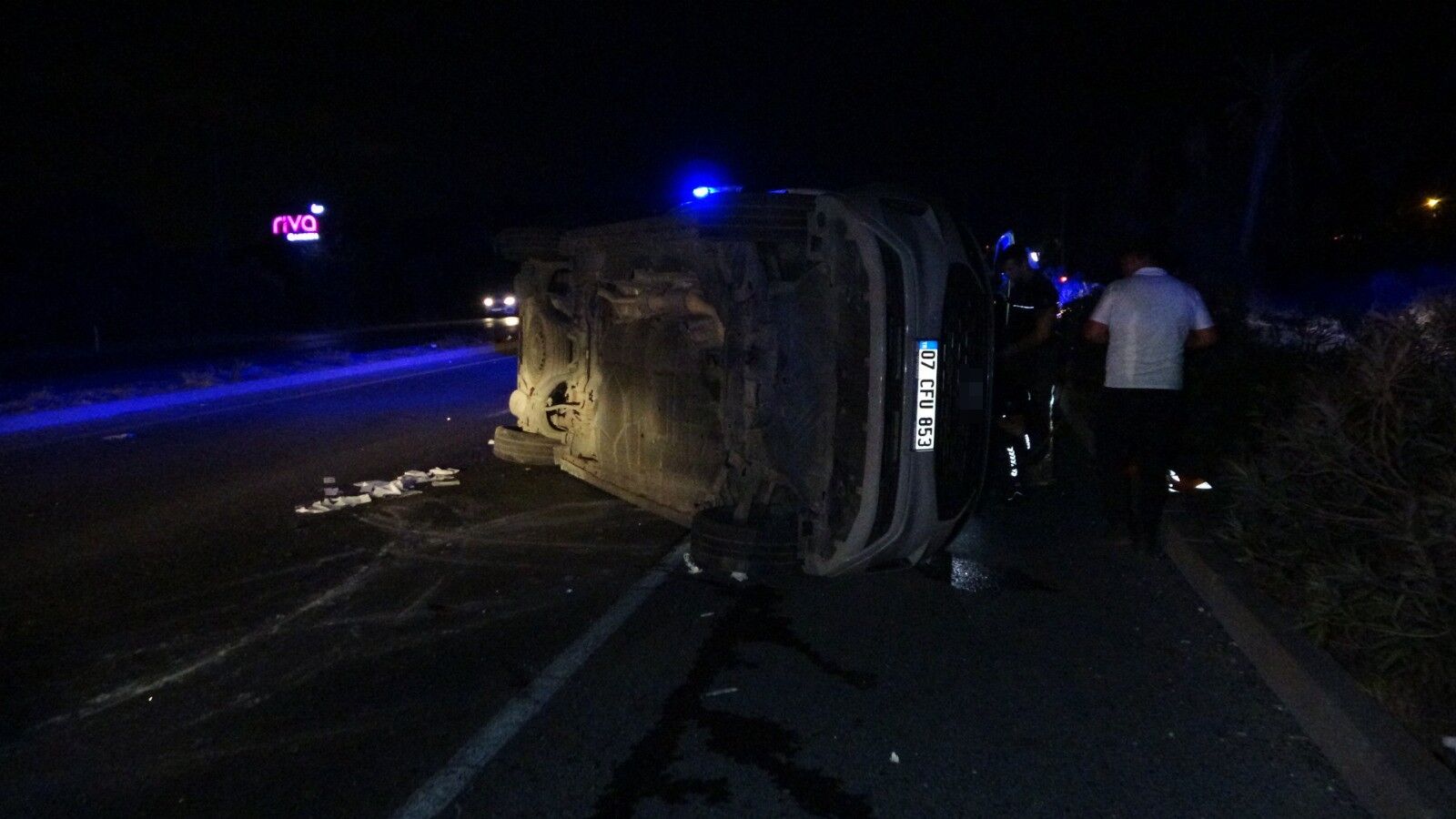 Manavgat’ta araçlar refüj çevresinde durdu