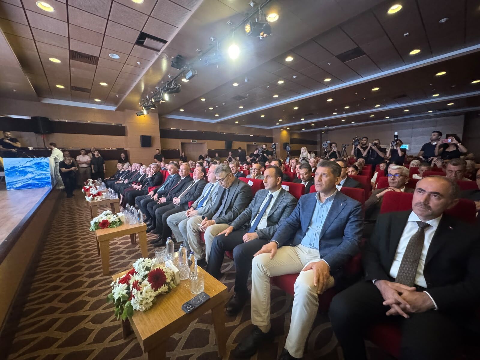 Antalya Su Zirvesi’nde katılımcılar toplantıyı izledi