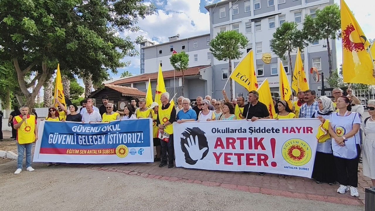 Antalya’da sendika temsilcileri açıklama yaptı