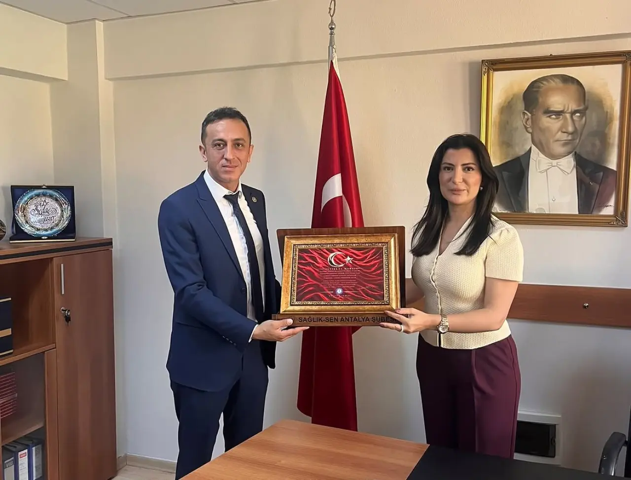 Korkuteli’de sendika heyeti sağlık çalışanlarıyla buluştu