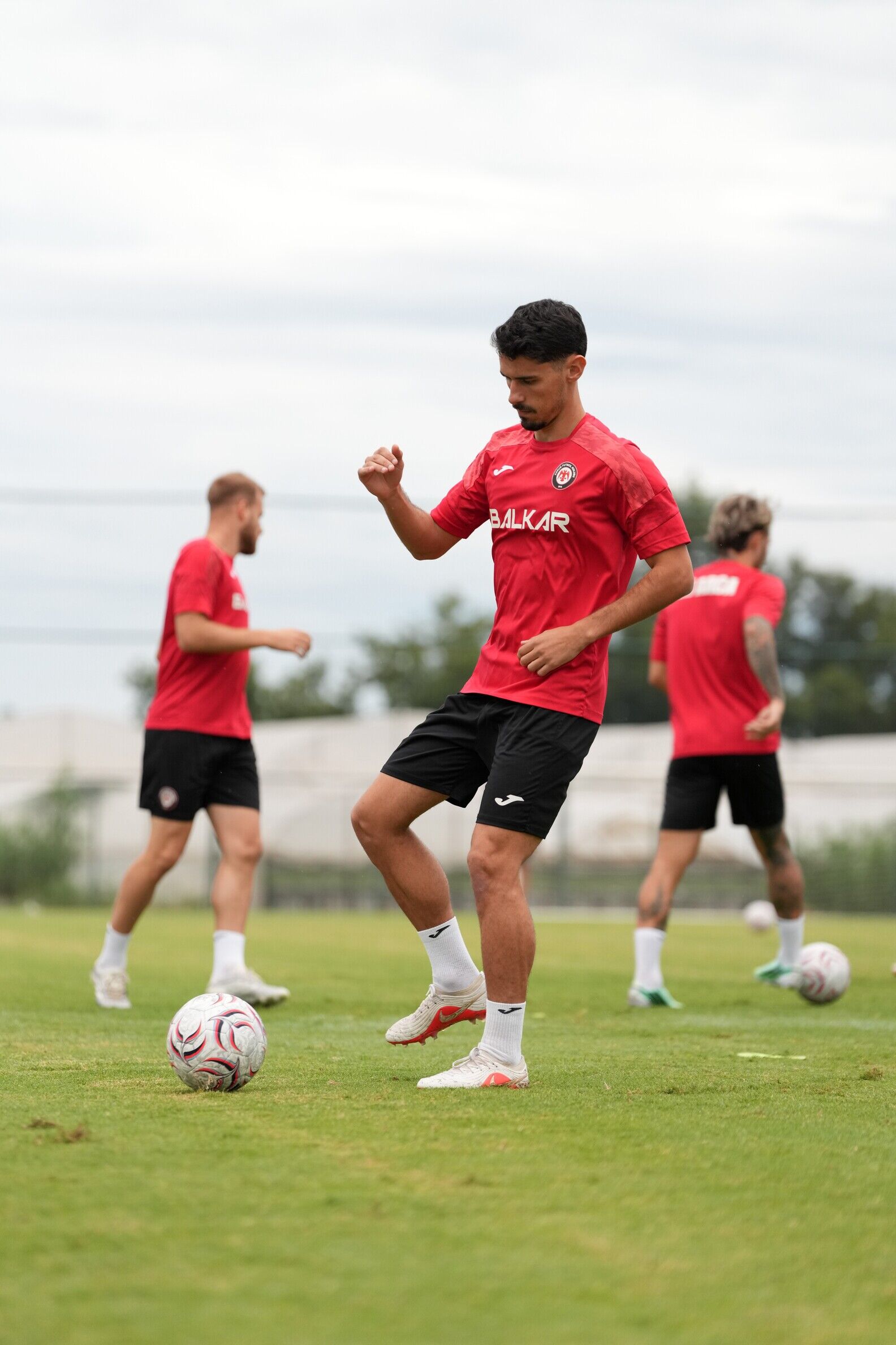 Antalya’da Çorum FK oyuncuları antrenman yapıyor.