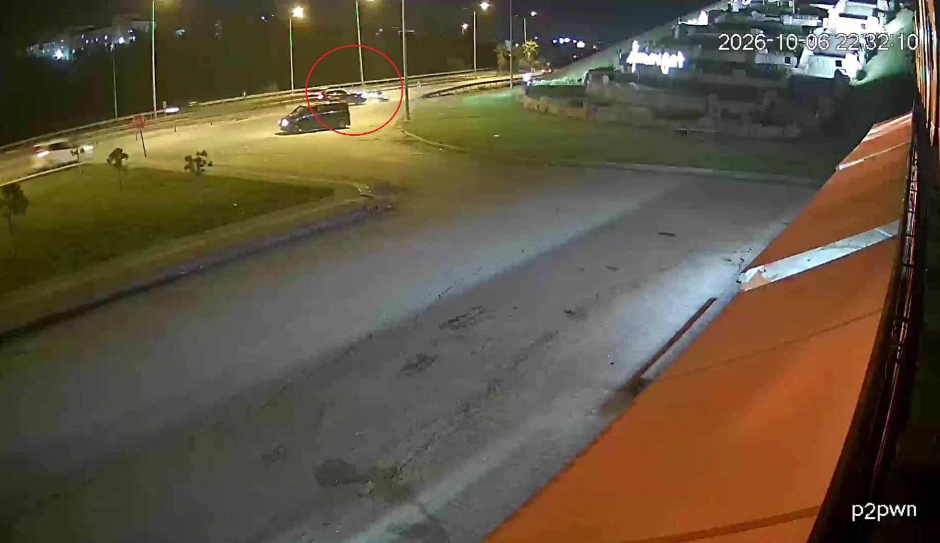 Manavgat’ta D-400’de dönüş yapan araç motosiklete çarptı