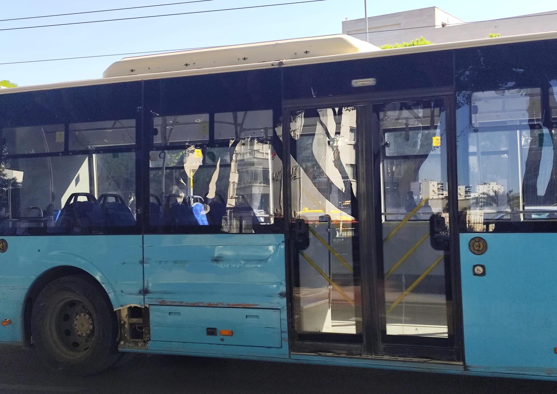 KAPAK | ust: ANTALYA’DA İKİ OTOBÜS ÇARPIŞTI | alt: Hastane durağında seferler yarıda kaldı