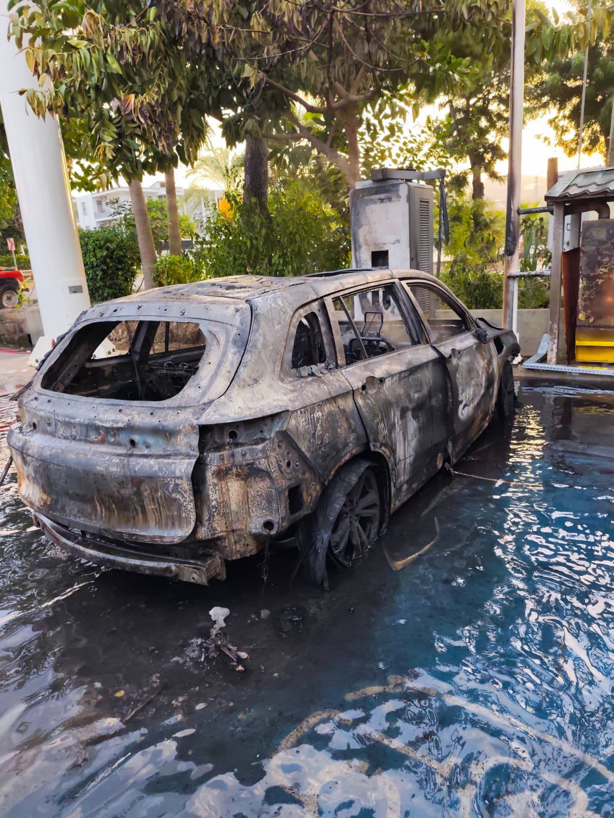 Alanya’da şarj istasyonunda elektrikli araç yandı
