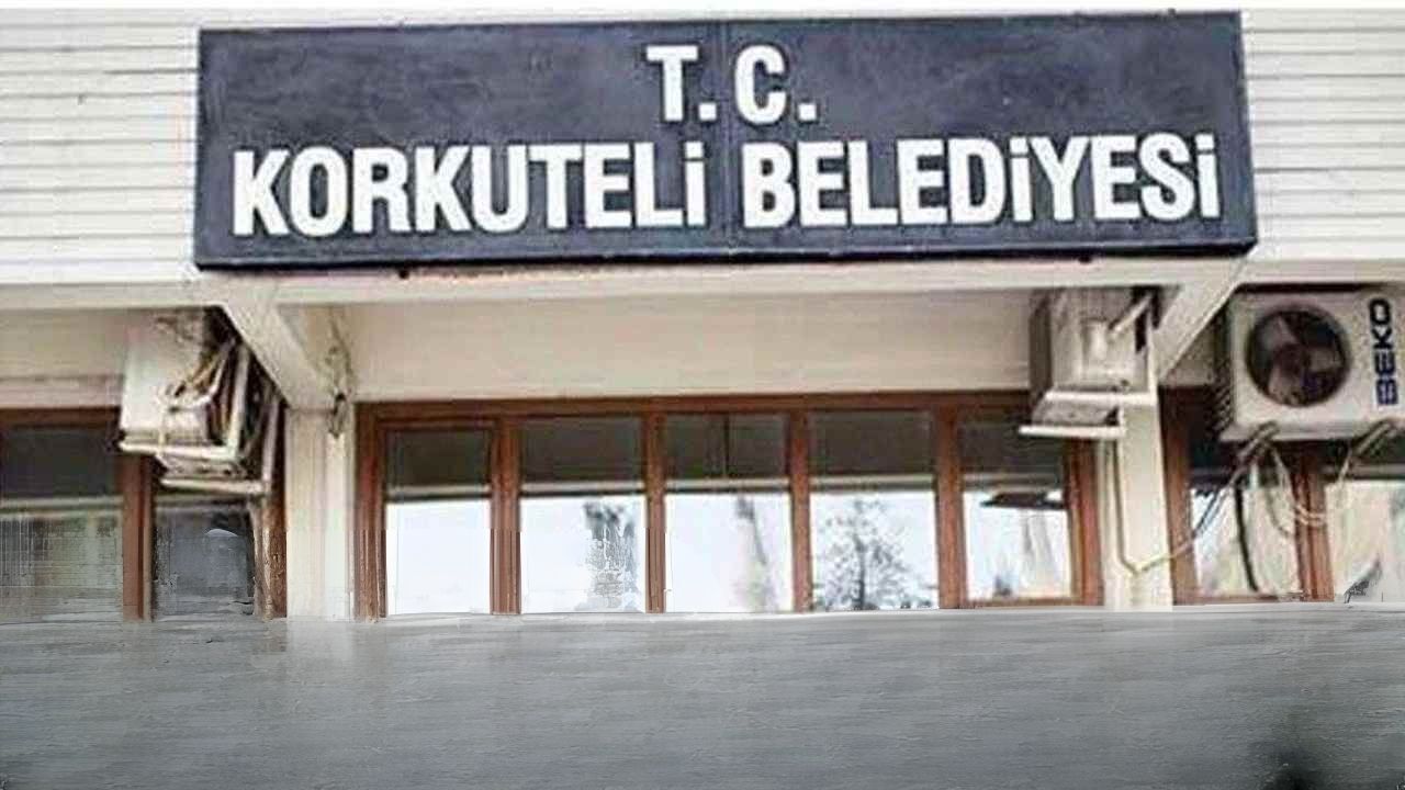 Korkuteli’nde üç meclis üyesi CHP’den istifa etti