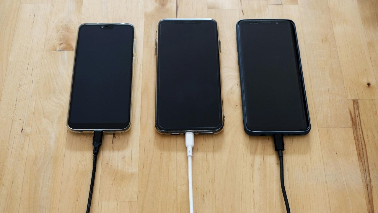 USB Tip-C kabloları düzenleme kapsamında bulunuyor.
