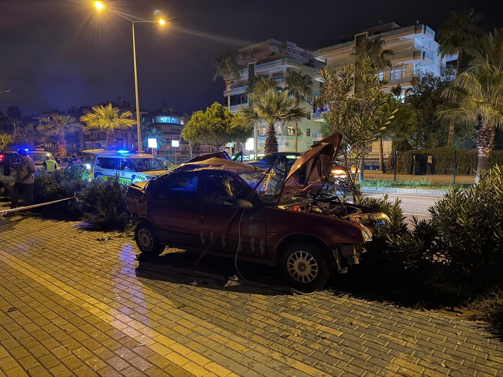 Mahmutlar’da iki aracın karıştığı kaza yeri