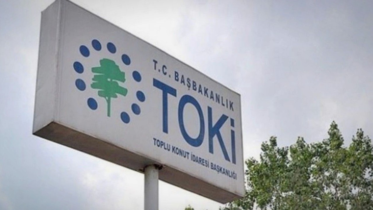 Toplu Konut İdaresi Başkanlığı’nın kurum tabelası
