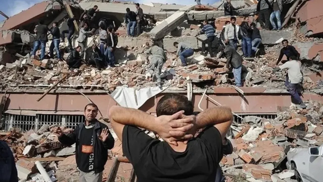 Antalya’da Van depreminin yıl dönümünde denetim çağrısı