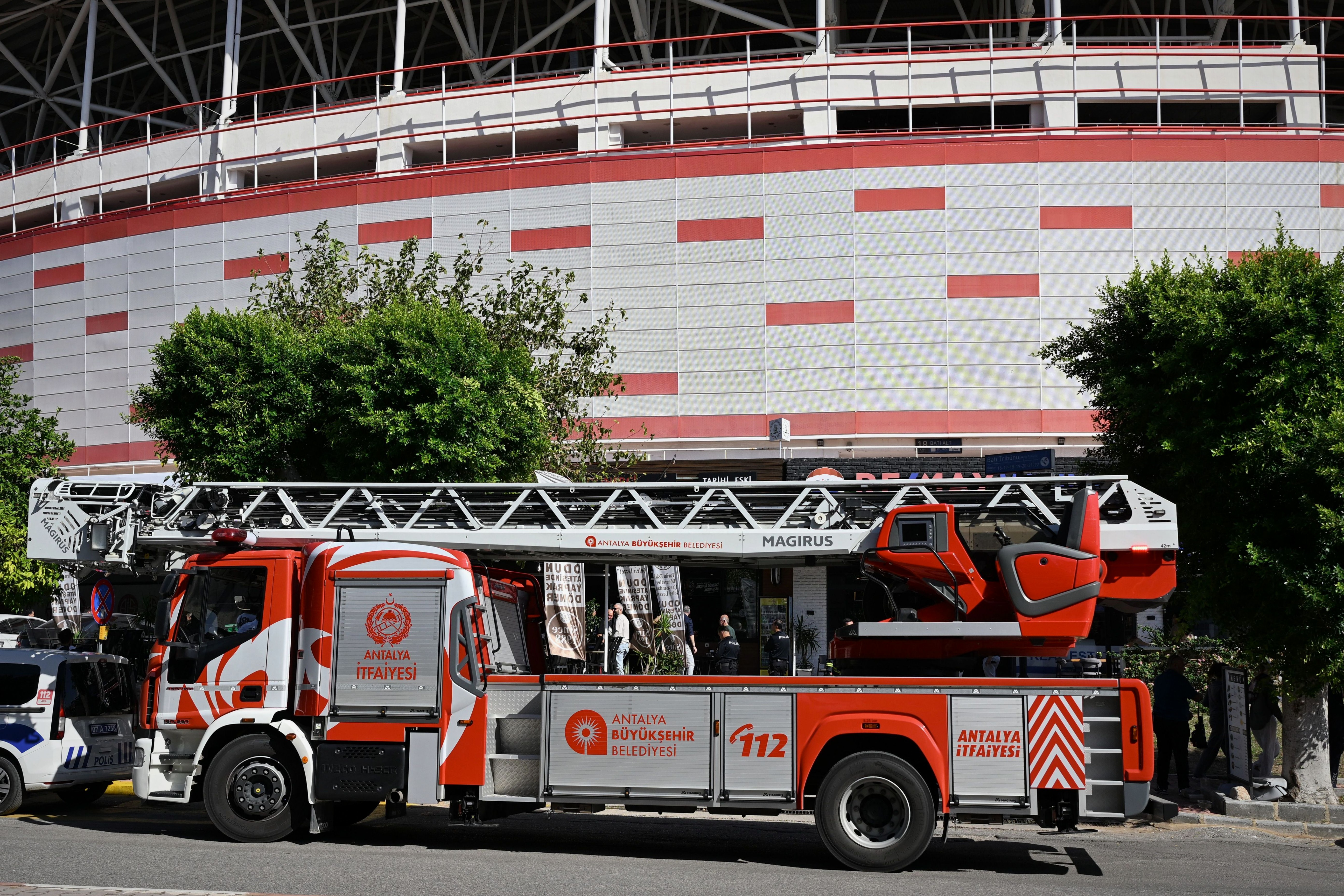 Antalya Stadyumu’nda duman ihbarı ekipleri harekete geçirdi