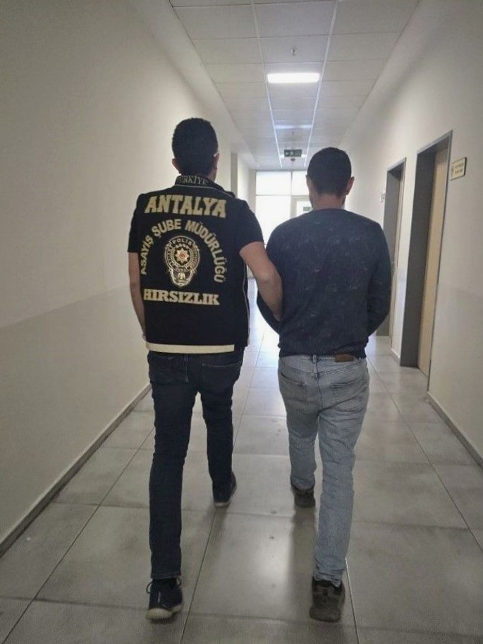 Antalya’da polis ekiplerinden asayiş denetimi